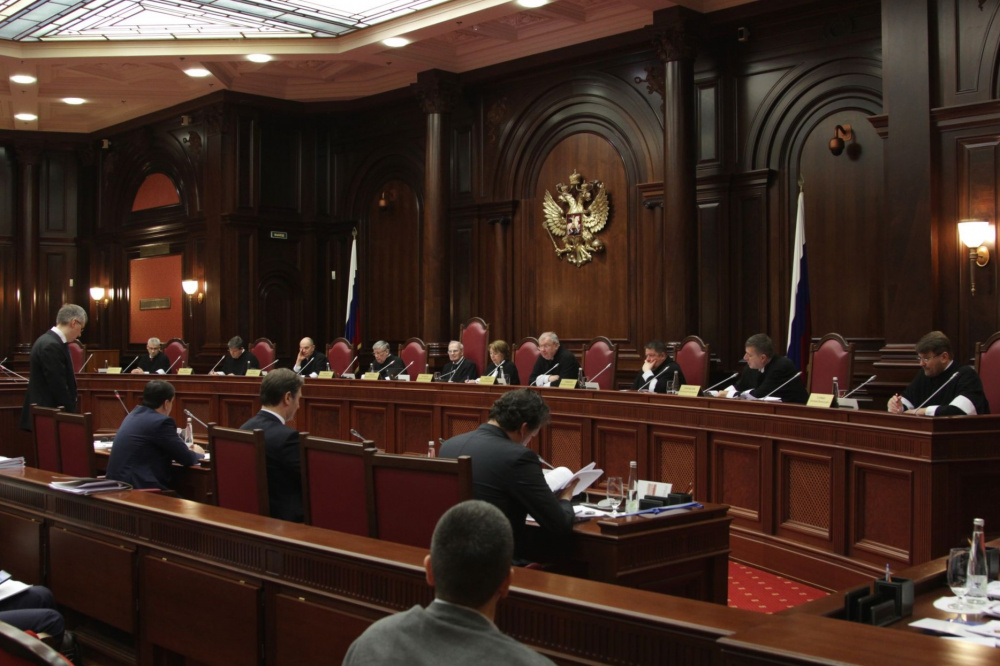 В КС обсудили конституционность норм принудительного лицензирования лекарств