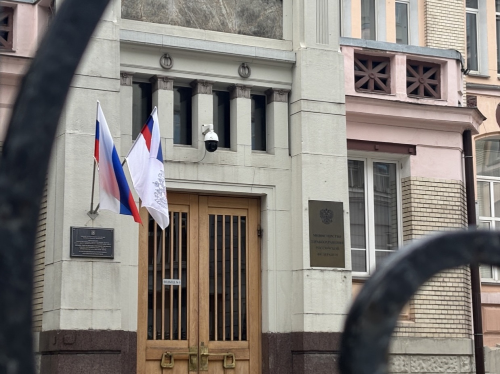 Минздрав в итоге поддержал инициативу РААС по включению цифровых площадок аптечных сетей в «белый список»